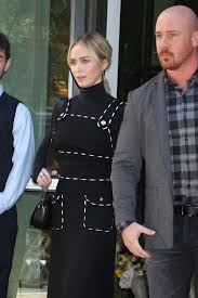 Emily-Blunt-THE-ENGLISH-TV-Style-Fashion-Elie-Saab-Vivienne-Westwood-Camilla- Marc-Tom-Lorenzo-Site (6)