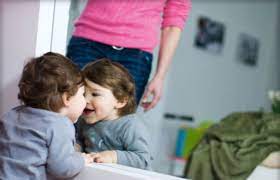 Welches tier erkennt sich nicht im spiegel? Hirnforschung Kind Entwicklung Der Theory Of Mind