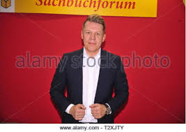 Axel kahn ist einer der bekanntesten networker deutschlands. Axel Kahn Mit Freundin Sarah Kackel Bei Der Vorstellung Seines Buches Das Kahn Gen Auf Der Leipziger Buchmesse 2019 Im Forum Sachbuch Halle 3 Leipz Stock Photo Alamy