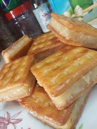 Goyang pinggulnya yang sesekali memutar itu membuat seluruh permukaan penisku terasa membelai dinding bagian dalam kemaluannya. Resepi Kuih Sarapan Pagi Yang Mudah