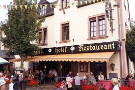 Bekijk 14 reizigersbeoordelingen, 7 onthullende foto's en goede aanbiedingen voor alte metzgerei herres restaurant & hotel, gewaardeerd als nr.4 van 14 b&b's/pensions in leiwen en geclassificeerd als 4,5 van 5 bij tripadvisor. Hotel Restaurant Alte Metzgerei Leiwen