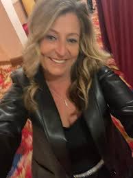 Hello, I am looking for a loving lifelong partner who loves life, to laugh,  to be affectionate, to enjoy talking to me about the things we both enjoy.  Have each other's best