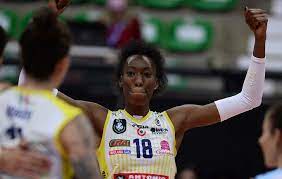 Lembrando que a indre sorokaite é uma jogadora coringa e pode atuar como oposta, caso semelhante ao de rosamaria no brasil. De Egonu A Fetisova Gigantes Turcos Aquecem Mercado Do Volei Em 2021