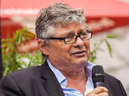 Januar 1965 in weiden in der oberpfalz) ist ein deutscher kabarettist und hörfunkmoderator. Nach Anti Merkel Demo Matthias Matussek Wirre Hass Attacke Auf Die Mopo Mopo De