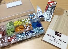 daisoのガラスタイルとセリアのカッティングボードで鍋敷き作ってみました タイルコースター ガラスタイル コースター