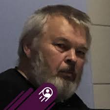 This garden guardian is all green—literally! 🌿 Old tires stacked and  painted become a cheerful frog planter that's playful and planet-friendly.  A ribbiting reuse! 🐸 How to make your own: Stack 3–4