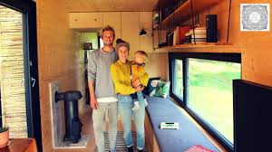 Container architektur, containerhaus, schiffscontainer als haus, unibox, wohnen im container. Leben Im Containerhaus Parchen Baut Sich Ein Tiny House Aus Schiffscontainern Youtube