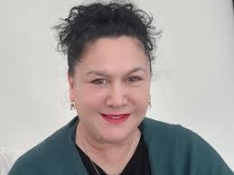 Heather Kirkham's Instagram, Twitter & Facebook