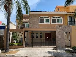Casa de pueblo situada en el centro del pozo de guadalajara. Casas En Venta En Jalisco Casasyterrenos Com