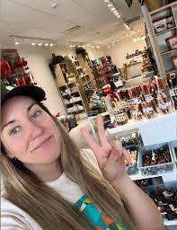 Jessica Madore's Instagram, Twitter & Facebook