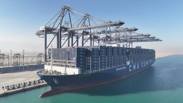 مصر تتحول لمركز تجارة عالمي.. أبرز رسائل الفريق كامل وزير من ميناء السخنة  🚢🇪🇬 خلال بدء التشغيل التجاري لمحطة البحر الأحمر لتداول الحاويات بميناء  السخنة، بحضور رئيس الوزراء، أطلق الفريق مهندس كامل
