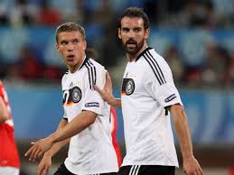 In erinnerung an die eigene kindheit lasst doch die kinder ruhig kinder sein! Lukas Podolski Kritisiert Mildes Urteil Fur Christoph Metzelder