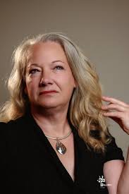 Connecting through unspoken stories in photography