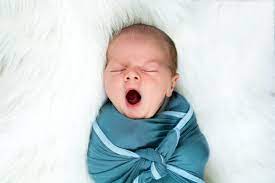Wann das baby seinen kopf das erste mal hebt. Ab Wann Konnen Babys Ihr Kopfchen Halten Babyartikel De