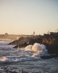 Abrigada entre ravinas de grande beleza, a praia de são pedro do estoril é muito procurada pelos praticantes de bodyboard ao longo de todo o ano.com bons acessos, pela rampa que parte do parque de estacionamento localizado no alto da ravina ou pela passagem subterrânea para quem chega de. Praia Sao Pedro Do Estoril 1080p 2k 4k 5k Hd Wallpapers Free Download Wallpaper Flare