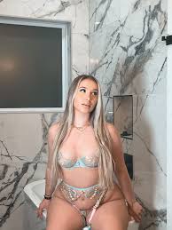 TW Pornstars 2 Pic AZRA Twitter Me Or The PS5 10 24 PM 4 Apr 2022sexiezpix  Web Porn