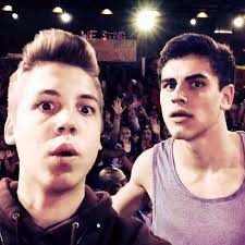 Destiny Broughton (@Hey_im_destiny)