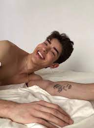Manu rios' tattoos that you can filter by style, body part and size, and order by date or score. Pin By Jennifer On M A N U Manu Roberto Bolle Rio
