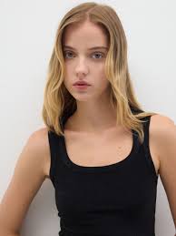 Top Donna: Eleganti, Sportivi, Crop Top e Tank Top