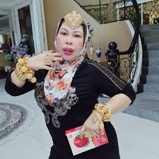 Keakraban dato' vida dan anak perempuannya, cik b sering mendapat pujian ramai. Tular Video Mirip Cik B Pandu Kereta Tanpa Lesen Datuk Seri Vida Tampil Beri Penjelasan Sebenar