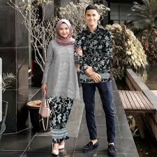 Dapatkan baju couple (baju kapelan) idamanmu dengan harga baju couple yang terbaik. Baju Couple Kondangan Kekinian Reofst Cp Sarwendah Baloteli Tebal Mix Brukat Lapis Furing Baju Couple Kondangan Kekinian Shopee Indonesia Model Baju Kebaya Couple Kondangan Terbaru Merupakan Contoh Yg Paling Poly