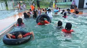 Produk kolam renang yang ini sangat cocok untuk kamu yang memiliki anak dengan usia 1 sampai 3 tahun. Demi Anak Anak Para Tentara Rela Sumbang Uang Dan Tenaga Bangun Fasilitas Kolam Renang Halaman All Tribun Kaltim
