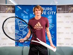 Sein talent beweist dieser hoffnugsvolle tennisspieler mit dem tennisschläger head graphene 360+ gravity pro. Gut Fur Spieler Und Turnier Win Win Situation Zverev Wieder In Hamburg Tennis Dulmener Zeitung