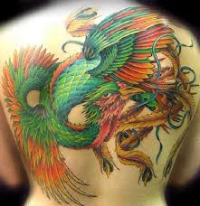 Nam ca sĩ xăm chữ patience theo chiều dọc trên cổ, phía sau tai. Tuá»•i Há»£i 1995 Nen XÄƒm Hinh Gi