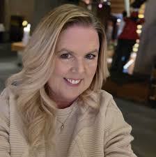 The ceiling fan in our cancun hotel is judging.