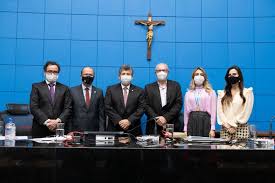 Um filme de taylor hackford com al pacino, keanu reeves, charlize theron, jeffrey jones. Ygmx7mspbpm3cm