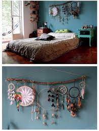 The bed is made from pallets which only adds to the bohemian vibe. 44 Zeitgenossische Boho Schlafzimmer Diy Decor Dekoration Boho Bedroom Diy Hippy Bedroom Bedroom Diy Hippie Bedroom Decor