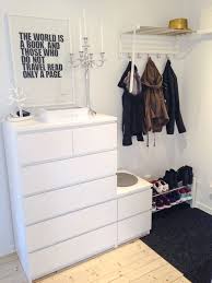 Garderobe Mit Malm Die Grosse Fur Die Grossen Und Die Kleine Fur Die Kleinen Als Sitzbank Ahnliche Ikea Malm Kommode Flur Einrichten Wohnung Einrichten Ideen