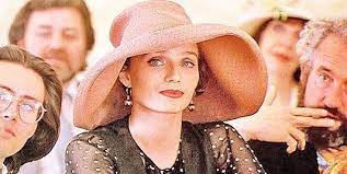 Image Result For Four Weddings And A Funeral Hats Funeral Hats Image Res Moja Strona Actrices Actores