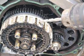 Kondisi ini memang tidak berbahaya bagi mesin dengan catatan volume oli mesin masih cukup. Mesin Jupiter Mx Kasar Dan Loyo Asap Putih Bikin Pusing Rumah Kopling Yamaha Jupiter Mx Setahun Bisa 4 Kali Rusak Motorplus Motor Berasap Putih Disertai Susah Start Disebabkan Ring Piston