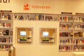 Entouragen Bij Het Inleveren Van Boeken In De Bibliotheek Bibliotheek Entourage