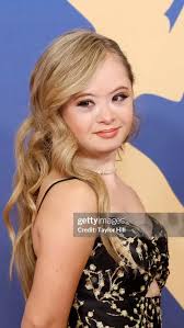 The one with Ross' couch 🤣 @theconnordean @gemma.asfour  #thefriendsexperience #keyelementspr #pivot #theonewith #shutupshutup  #friendstheexperience #thingstodoinla