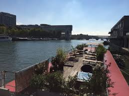 Le Playtime Un Bar Un Restaurant Une Piscine Un Bateau 2 Terrasses Paris 34 Quai D Austerlitz Terrasse Piscine Bateau