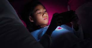 Hal ini merambah sangat cepat dan sfatnya tidak dapat dicegah bagi anak usia dibawah umur yang menggunakan handphone. 5 Cara Hindari Anak Dari Dampak Negatif Penggunaan Gadget Popmama Com