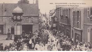 29 Douarnenez La Place De La Croix La Procession Du Sacre Coeur Karten Bost En Vente Sur Delcampe Douarnenez Sacre Coeur Carte Postale