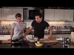 Hier erhalten sie ausführliche und aktuelle nachrichten, videos und bilder veganen attila hildmann : Vegane Bananen Pancakes Mit Vollkornmehl Und Walnussen Kochshow Mit Attila Hildmann Und Kerstin Linnartz