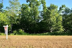 145 Lynwood Dr, Evans City, PA 16033