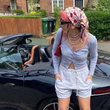 British pop queen dua lipa is about to land on australian shores for the aria awards next week so we saw it only fitting to celebrate by sharing 24 killer facts about dua. Dua Lipa Brings Back The Ultimate Noughties Accessory Vogue