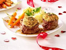 Schweinefiletmedaillons Mit Krauter Nuss Haube Rezept Lecker Rezepte Schweine Filet Romantisches Essen