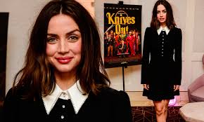 Armas got her start in 2006 in the spanish film una rosa de francia, before going on to star in the television show el internado from 2007 to 2010. Ana De Armas Smolders In Black And White At Star Studded Knives Out Screening Daily Mail Online