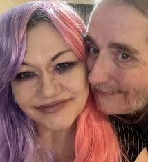 Why is it so hard these days to build a connection with a man ?