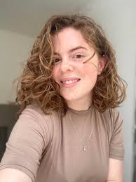 24 year old college graduate with a BA in Advertising & PR I'm one  determined, efficient, and creative individual with a passion towards  attention to detail and optimizing work efficiency. My interests