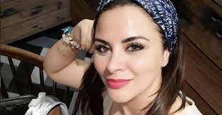 Neşe yılmaz (born 15 january 1976), known by her stage name zara, is a popular turkish folk singer and actress. Unlu Sarkici Zara Nin Gozlerden Uzak Buyuttugu Kizi Dila Yi Gorenler Sasiriyor Zara Nin Kizi Dila Annesinin Kopyasi Galeri Magazin