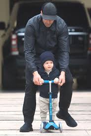 Scene from the movie homefront 2013 where jason statham's daughter has her hat taken away by a bully, only for her to defend herself and getting it back. Fast And The Furious Jason Statham Teaches His Son To Ride A Scooter Wirewag Jason Statham Jason Statham And Rosie Statham