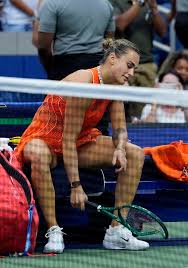 Sabalenka é multada em R$38 mil por quebrar raquetes em derrota na final do US Open