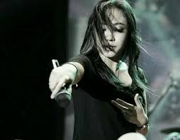 Film itu juga menandai debut album perdana grup bandnya, garasi bersama dengan fedi nuril dan aries budiman. Ayu Ratna Garasi Instagram